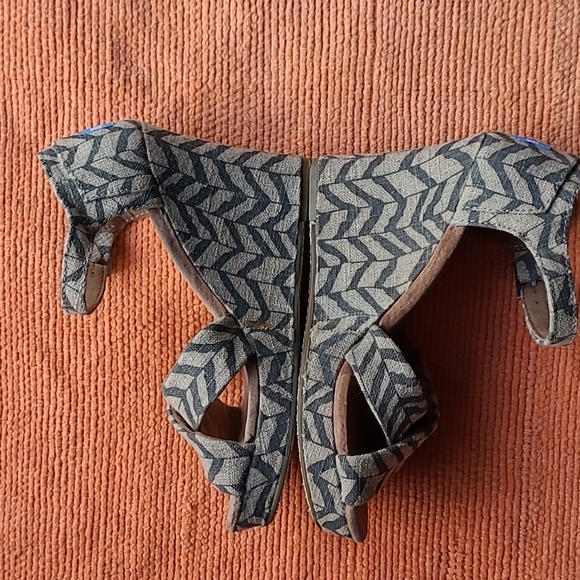 TOMS Wedge Sandal Boho Style Size 6.5 - Picture 4 of 11